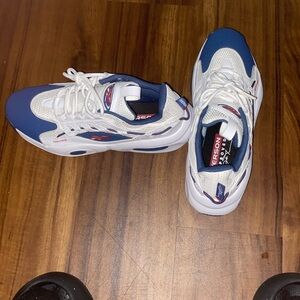 Brand new Iverson Low.. size 7.5 in men